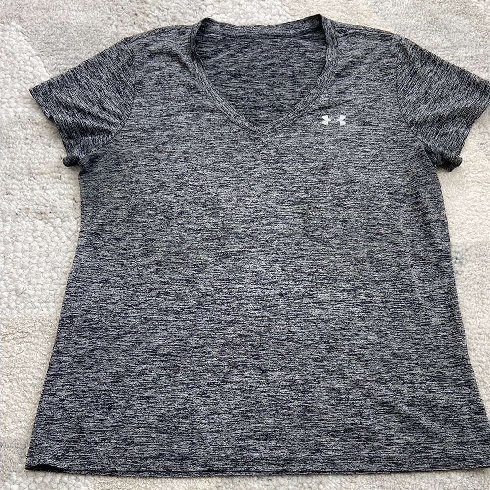 ✨5 for $15✨ Under Armour Women's Gray V-Neck Top